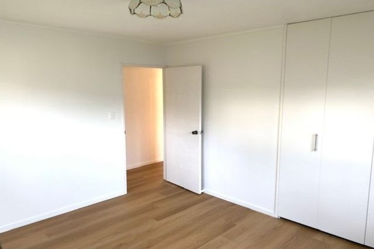 Photo of property in 19 Jumento Place, Unsworth Heights, Auckland, 0632