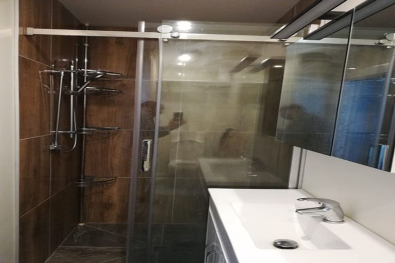 Photo of property in 3 Glen Marine Parade, Glendene, Auckland, 0602