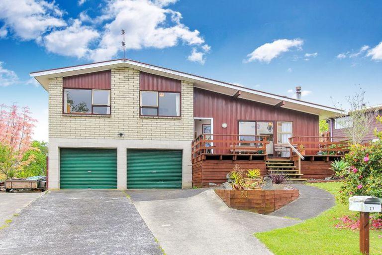 Photo of property in 21 St Catherine Crescent, West Harbour, Auckland, 0618