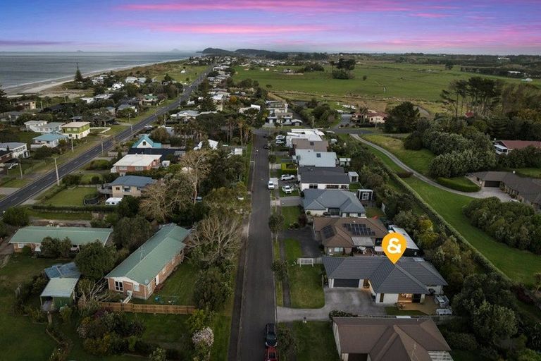 Photo of property in 15 Ian Place, Waihi Beach, 3611