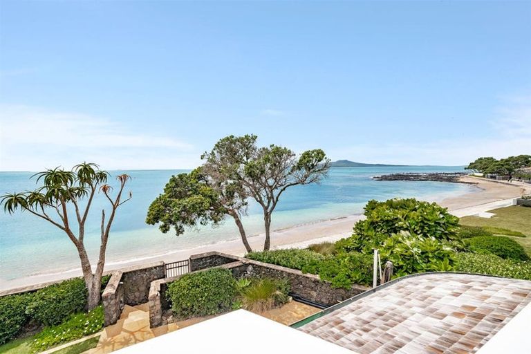 Photo of property in 27 Muritai Road, Milford, Auckland, 0620