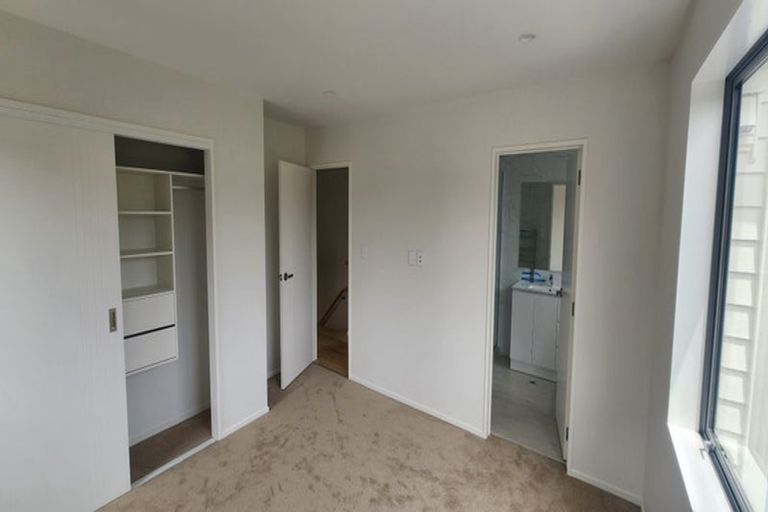 Photo of property in 39 Cascades Road, Pakuranga Heights, Auckland, 2010