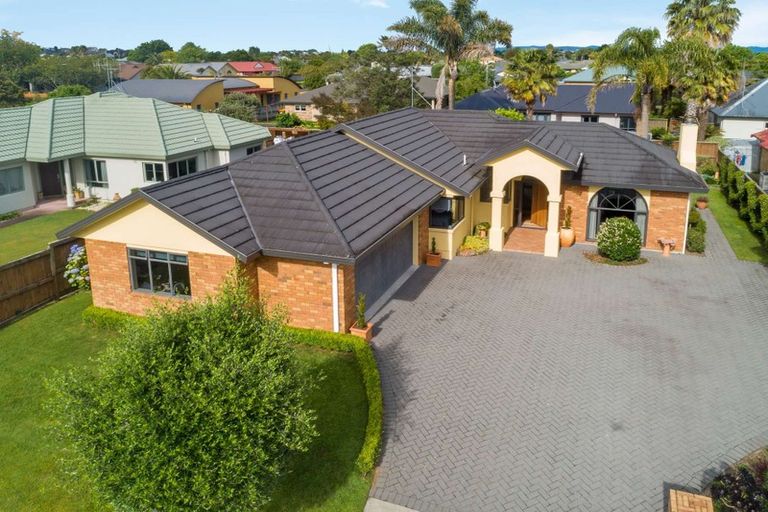 Photo of property in 13 Chesterfield Place, Rototuna, Hamilton, 3210