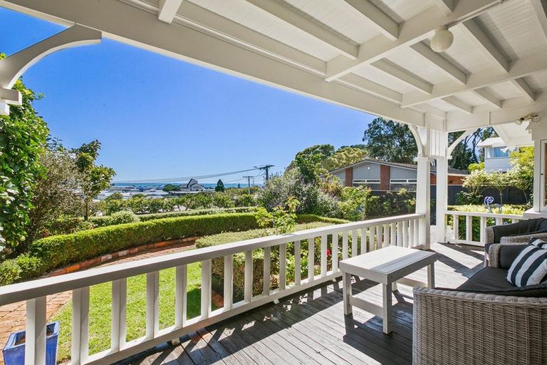 Photo of property in 124 Pendarves Street, New Plymouth, 4312