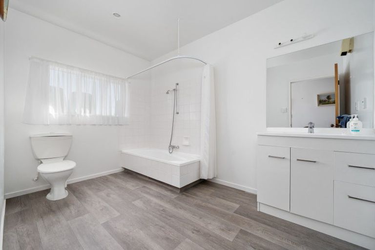 Photo of property in 2 Iles Lane, Cashmere, Christchurch, 8022