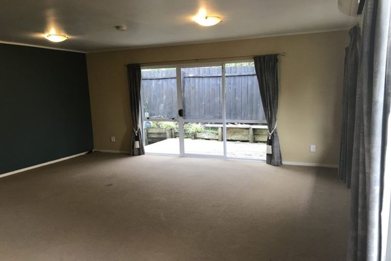 Photo of property in 2/33 Pisces Road, Glen Eden, Auckland, 0602