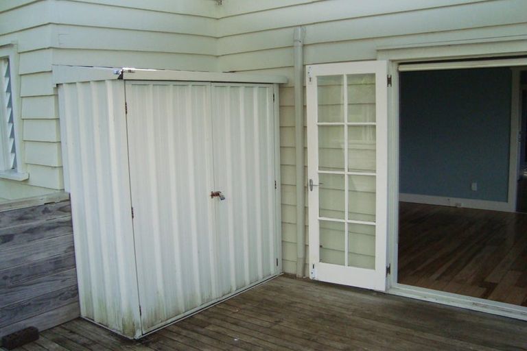 Photo of property in 132 Cornwallis Road, Cornwallis, Auckland, 0604