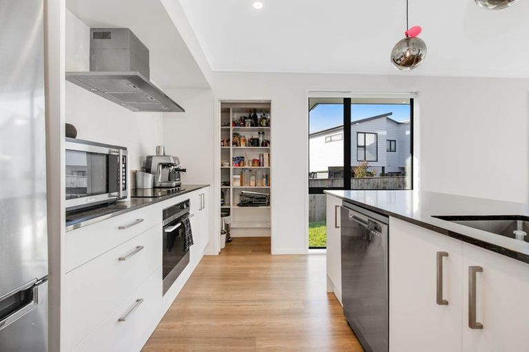 Photo of property in 83 Marellen Drive, Red Beach, 0932