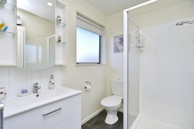 Photo of property in 15 Willowview Drive, Redwood, Christchurch, 8051