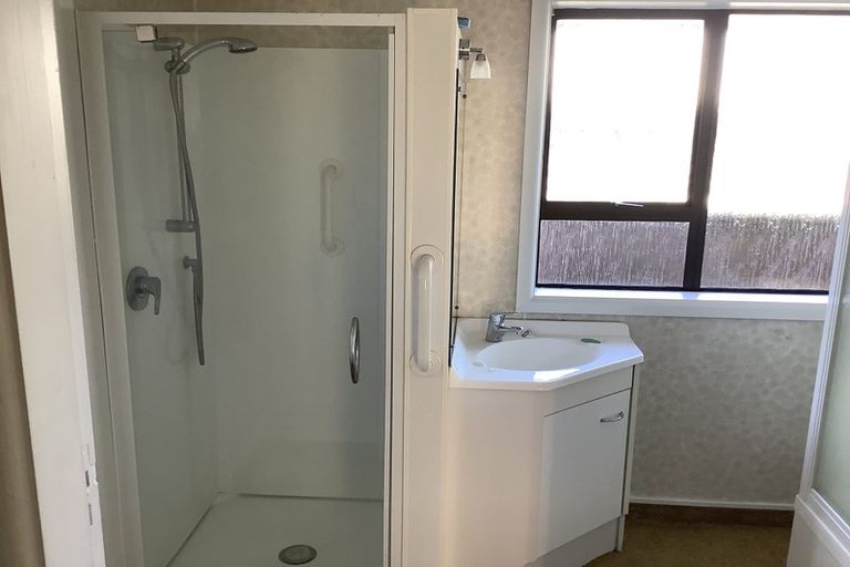 Photo of property in 287 Memorial Avenue, Burnside, Christchurch, 8053