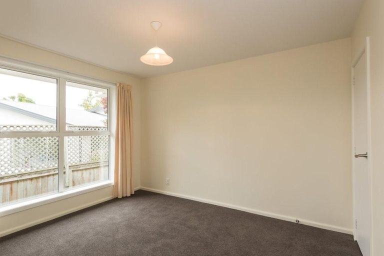 Photo of property in 2/14a Garreg Road, Fendalton, Christchurch, 8052
