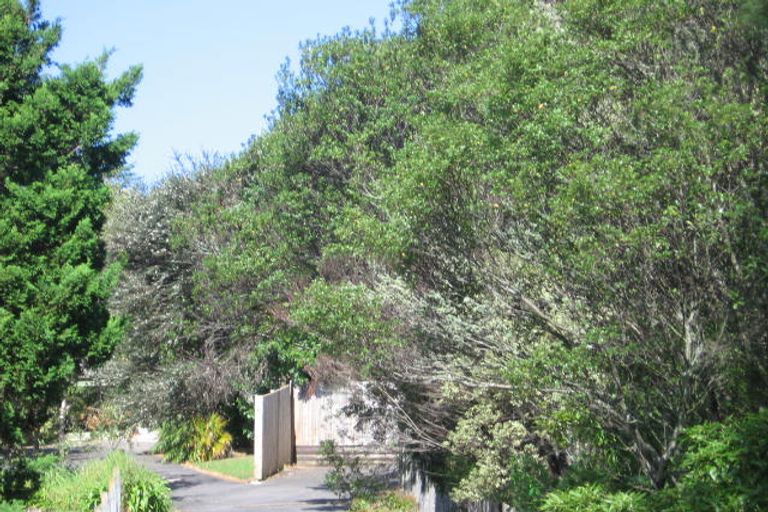 Photo of property in 2/73 Oaktree Avenue, Browns Bay, Auckland, 0630