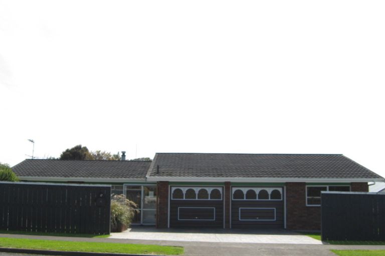 Photo of property in 1 Poplar Grove, Whalers Gate, New Plymouth, 4310