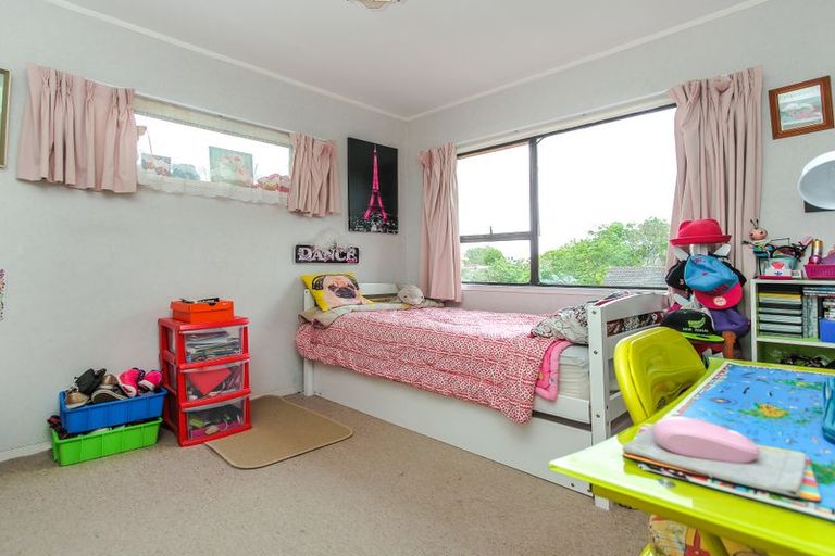 Photo of property in 21 St Catherine Crescent, West Harbour, Auckland, 0618