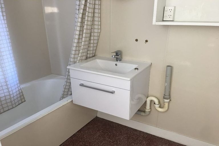 Photo of property in 1/231 Edgeware Road, Edgeware, Christchurch, 8013