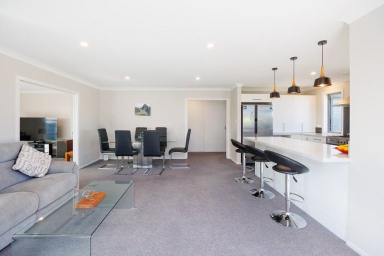 Photo of property in 34 Dogwood Way, Milson, Palmerston North, 4414