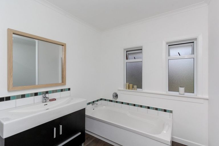 Photo of property in 407 Devon Street West, Lynmouth, New Plymouth, 4310