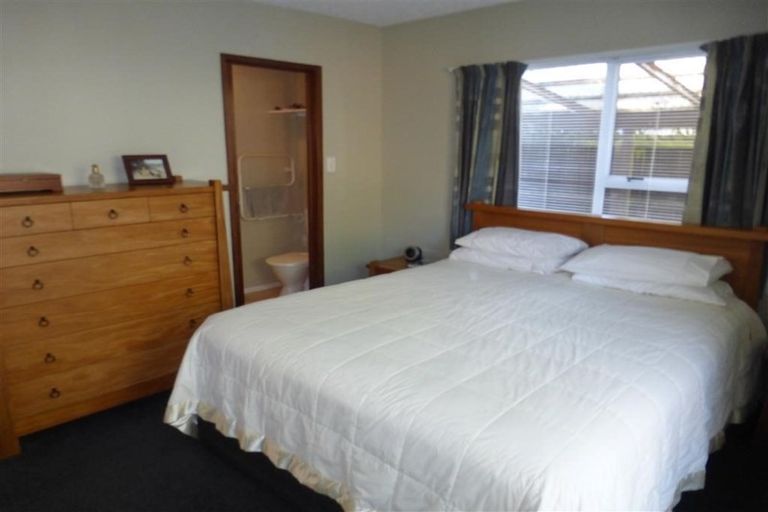 Photo of property in 6 Rowanwood Close, Halswell, Christchurch, 8025