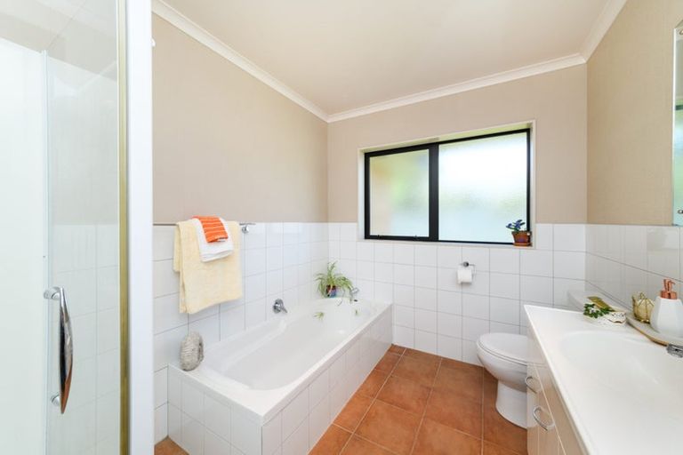 Photo of property in 23 Walnut Grove, Kelvin Grove, Palmerston North, 4414