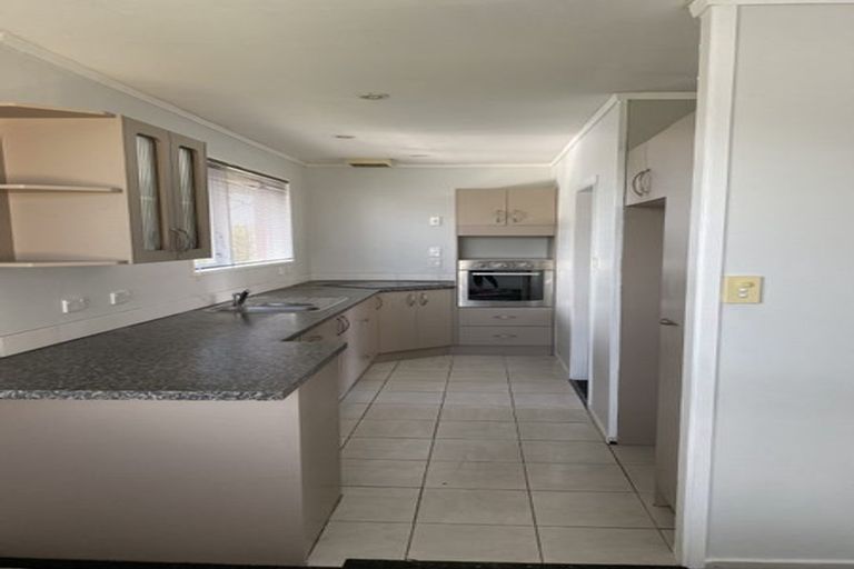 Photo of property in 1/97 Golf Road, New Lynn, Auckland, 0600