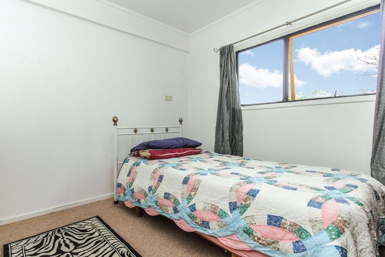Photo of property in 21 St Catherine Crescent, West Harbour, Auckland, 0618