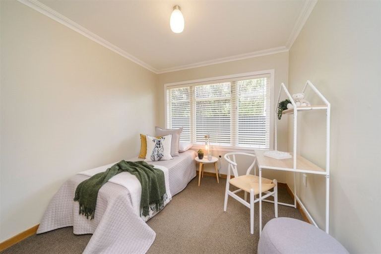 Photo of property in 16 Newcastle Street, Hokowhitu, Palmerston North, 4410