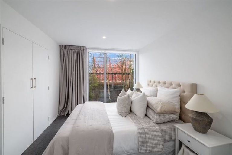 Photo of property in 2/204 Edgeware Road, Edgeware, Christchurch, 8013