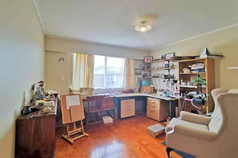 Photo of property in 23 La Trobe Street, Pakuranga Heights, Auckland, 2010