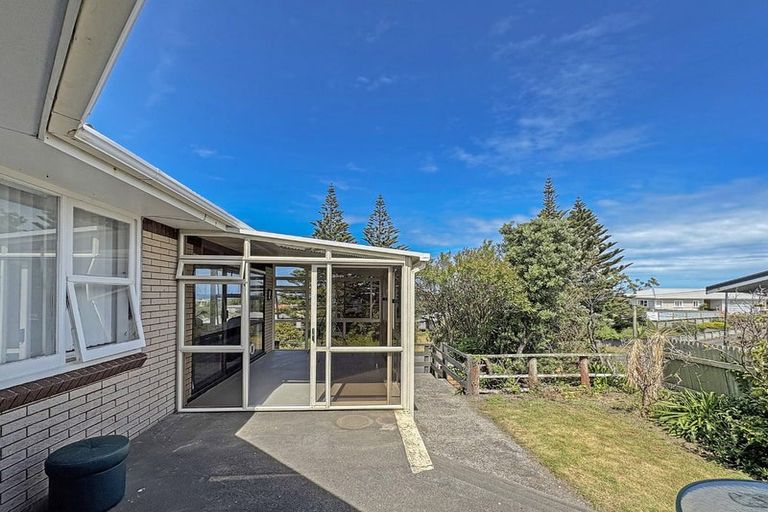 Photo of property in 140 Cornfoot Street, Castlecliff, Whanganui, 4501