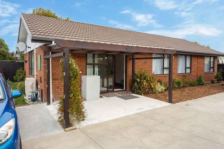 Photo of property in 2 Dickson Crescent, Hornby, Christchurch, 8042