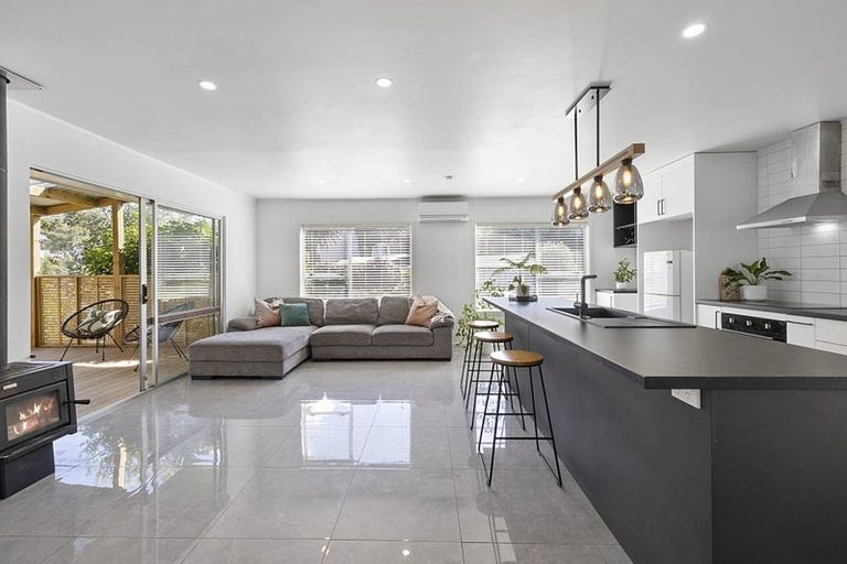 Photo of property in 1 Ross Place, Blagdon, New Plymouth, 4310