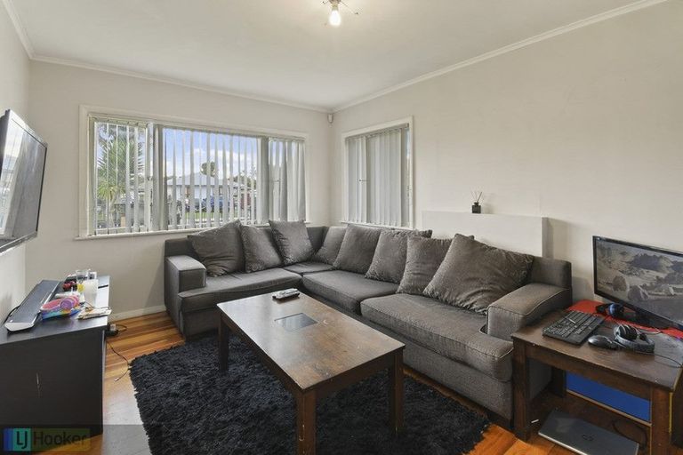 Photo of property in 10 Rollerson Street, Papakura, 2110