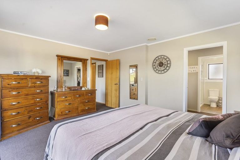 Photo of property in 33 Channing Crescent, Botany Downs, Auckland, 2010