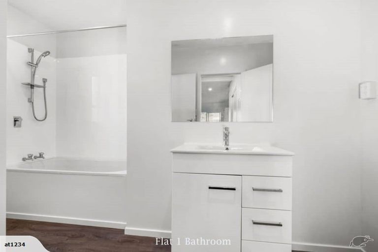 Photo of property in 4313a Great North Road, Glendene, Auckland, 0602