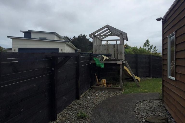 Photo of property in 10 Chastudon Place, Tawa, Wellington, 5028