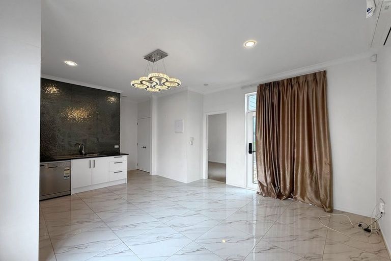 Photo of property in 1 Iwinuku Crescent, Wattle Downs, Auckland, 2103