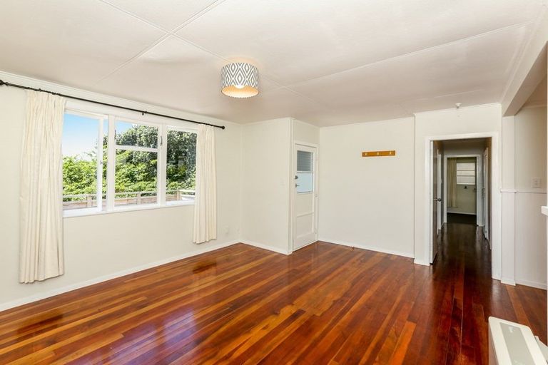 Photo of property in 6a Granby Place, Westown, New Plymouth, 4310