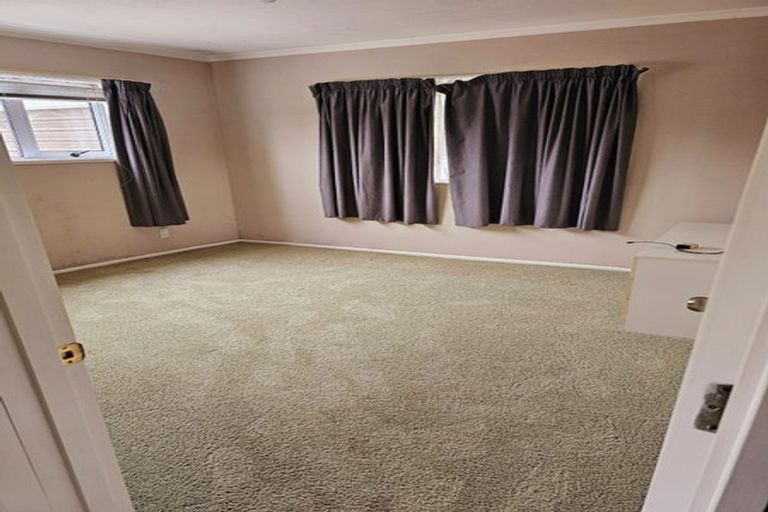 Photo of property in 21 Honeysuckle Place, Northcote, Christchurch, 8052