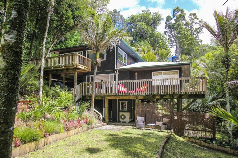 Photo of property in 74 Otitori Bay Road, Titirangi, Auckland, 0604
