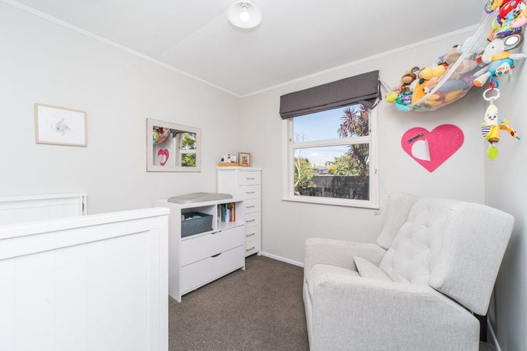 Photo of property in 36 Tararua Terrace, Cloverlea, Palmerston North, 4412
