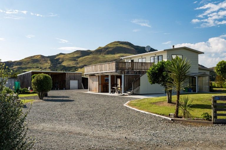 Photo of property in 20 Rangiuia Road, Tolaga Bay, 4077