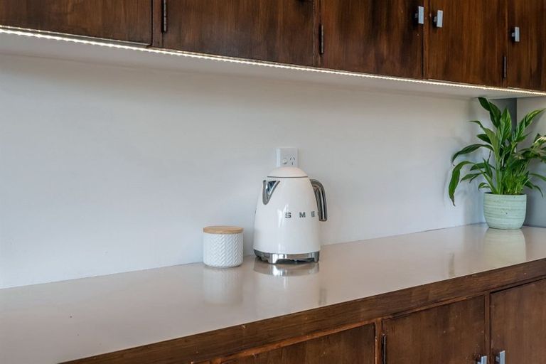 Photo of property in 1/290 Glenfield Road, Glenfield, Auckland, 0629