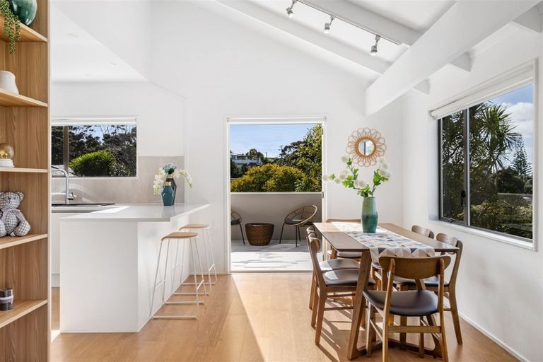 Photo of property in 17 Noeleen Street, Glenfield, Auckland, 0629