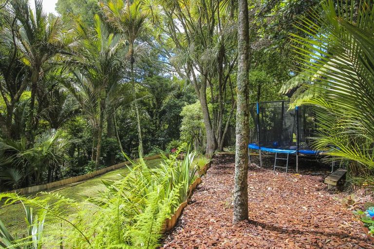 Photo of property in 74 Otitori Bay Road, Titirangi, Auckland, 0604
