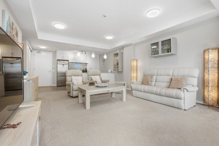 Photo of property in 107 Panorama Heights, Orewa, 0931