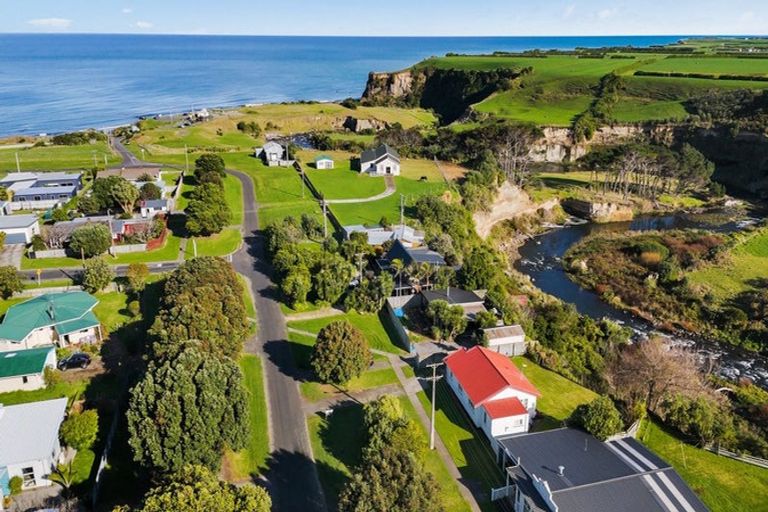 Photo of property in 14 Ohawe Terrace, Ohawe, Hawera, 4671