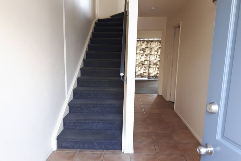Photo of property in Krisley Court, 7/6 Ambrico Place, New Lynn, Auckland, 0600