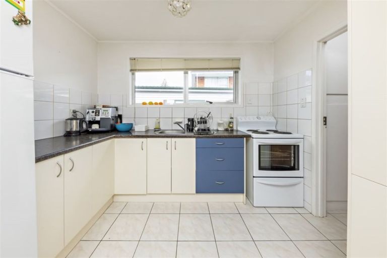 Photo of property in 2/67 Edgewater Drive, Pakuranga, Auckland, 2010