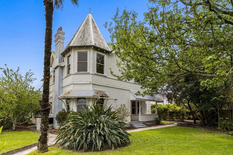 Photo of property in 126 Vauxhall Road, Narrow Neck, Auckland, 0624