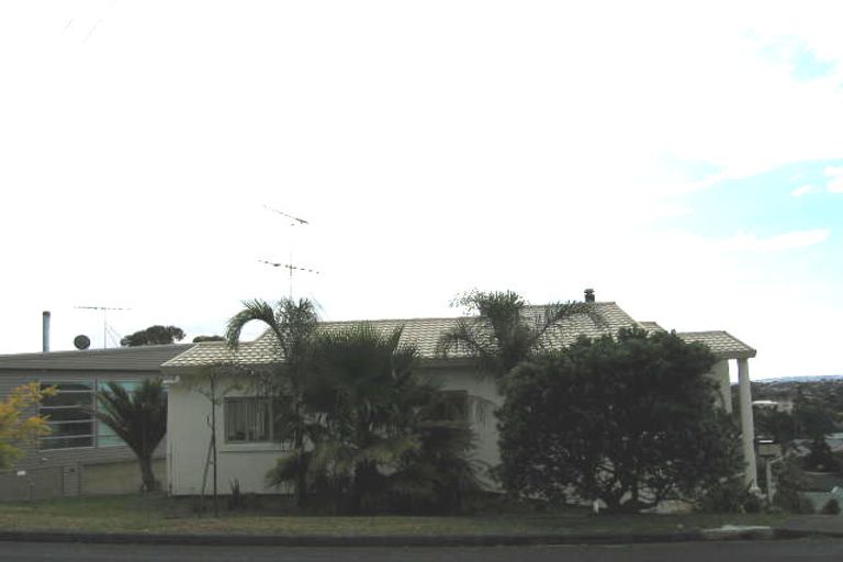 Photo of property in 2/7 Mizpah Road, Waiake, Auckland, 0630